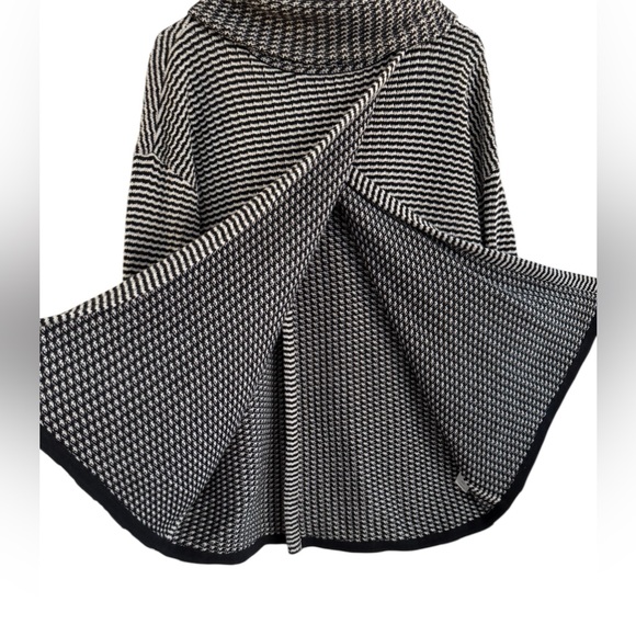 Cabi Fergie Split Knit Cowl Turtleneck Sweater - Picture 4 of 11